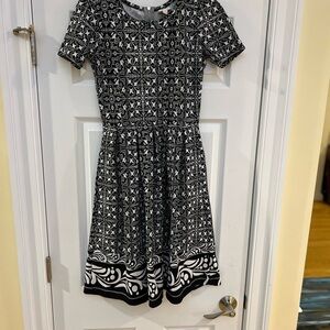 Ladies Size Small LuLaRoe Black and White Geometric Midi Dress GUC